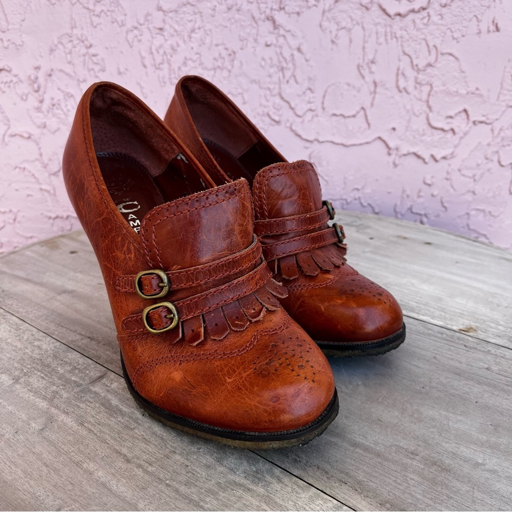 Jeffrey Campbell Nassau Kiltie Stacked Heel Shoes Brown Distressed Leather EU 41